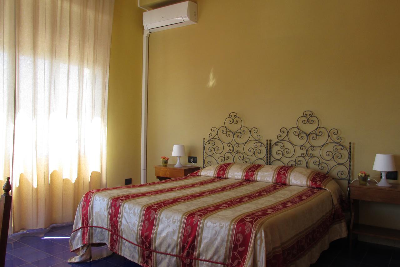 Hotel Panorama Di Sicilia カステルモーラ エクステリア 写真